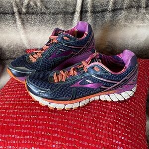 Brooks Adrenaline Shiny Pink Logo Sneakers